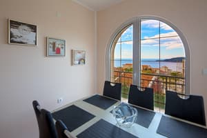 thumbnail: In-room dining