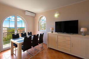 thumbnail: In-room dining
