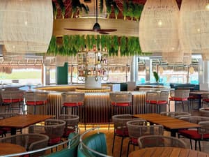 thumbnail: Outdoor dining