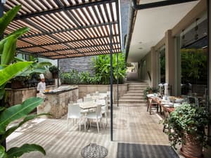 thumbnail: Outdoor dining