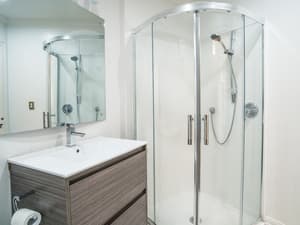 thumbnail: Bathroom shower