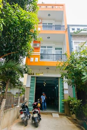 thumbnail: Front of property