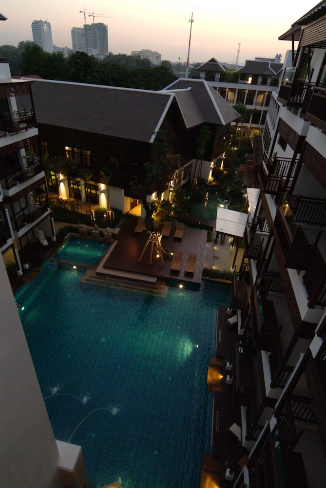 Front of property - evening/night