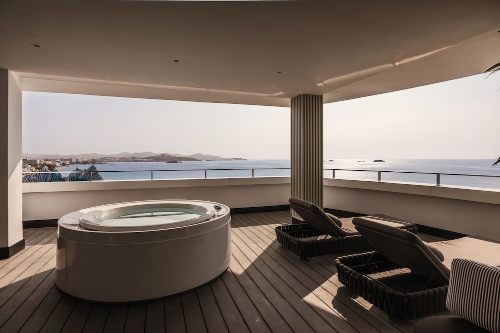 Private spa tub