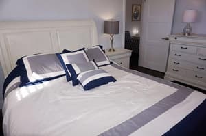 thumbnail: In-room dining