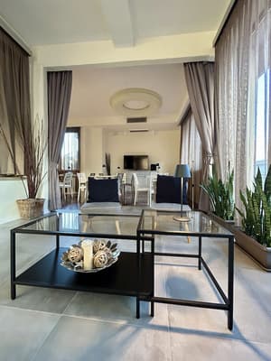 thumbnail: Lounge
