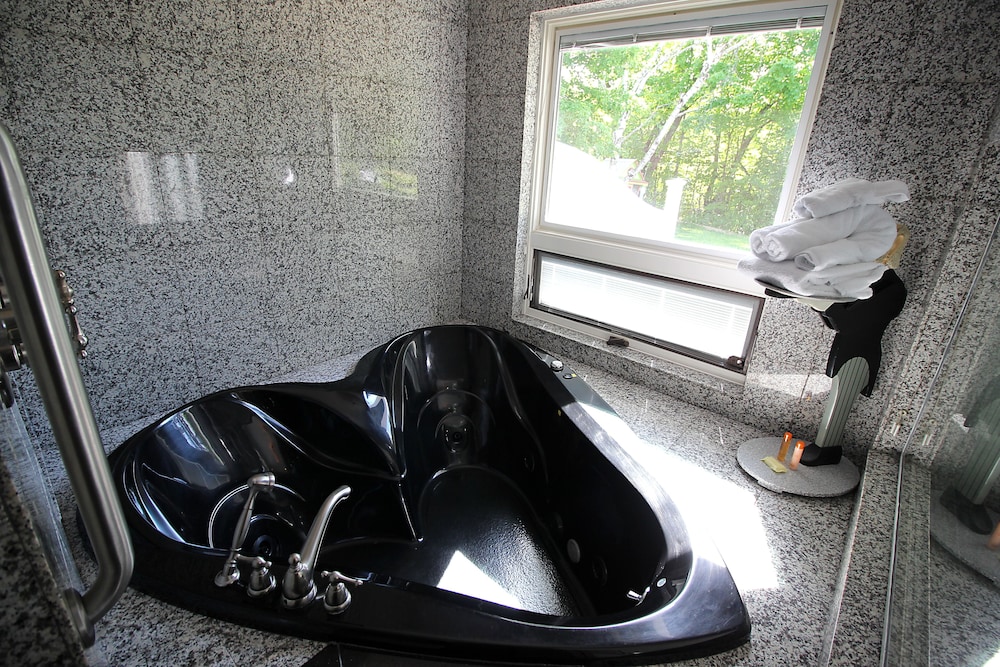 Jetted tub
