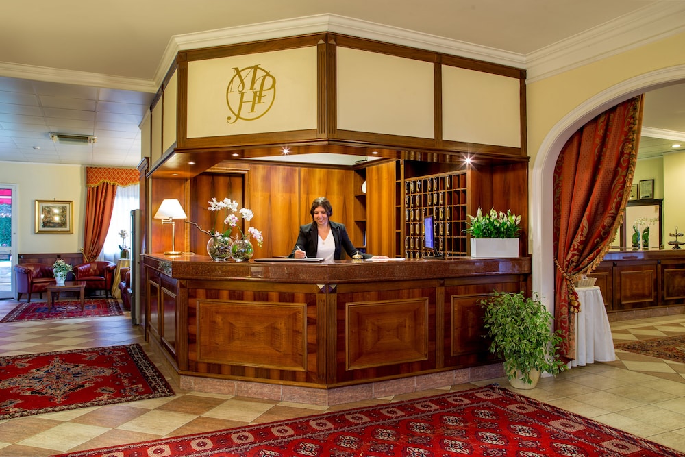 Check-in/check-out kiosk