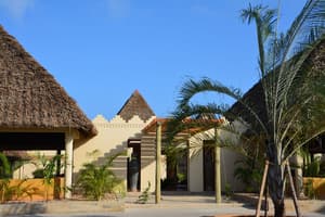 thumbnail: Poolside bar