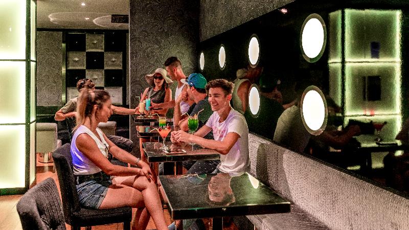 Bar