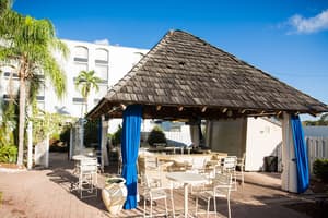 thumbnail: Outdoor dining