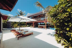 thumbnail: Exterior