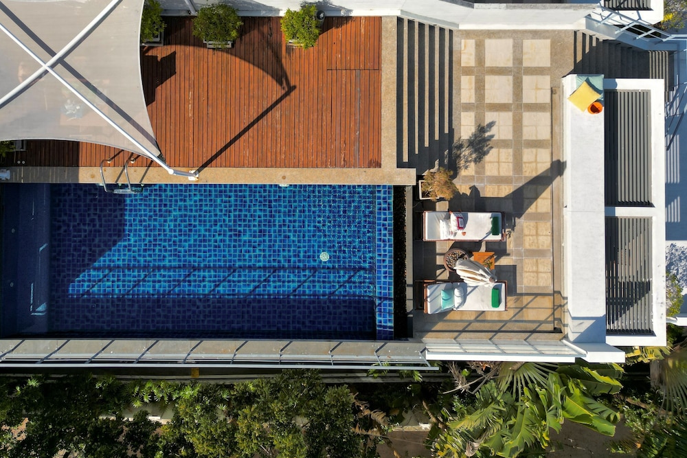 Private pool