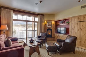 thumbnail: Bar (on property)