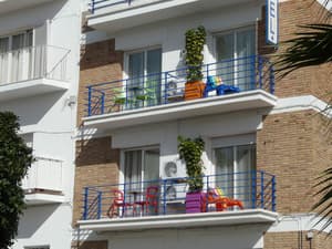 thumbnail: Exterior detail