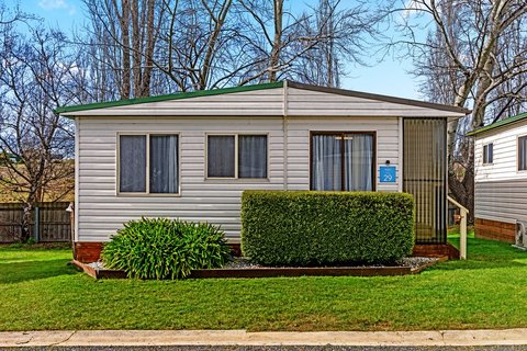 Standard Cabin Slps 4 (735)