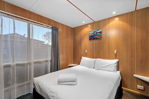 Superior Cedar Cabin (1772) - Room