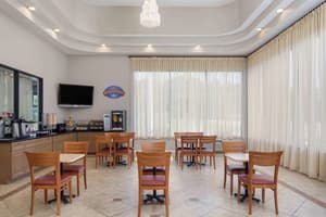 thumbnail: Breakfast area