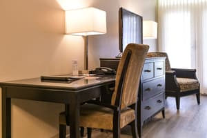thumbnail: In-room business center
