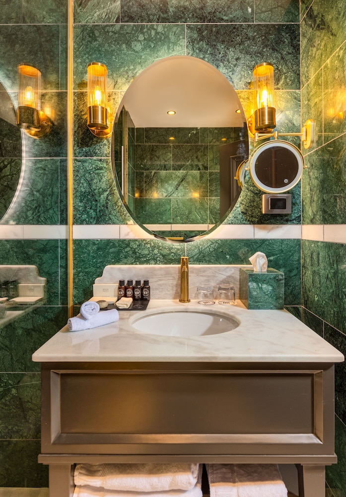 Bathroom amenities