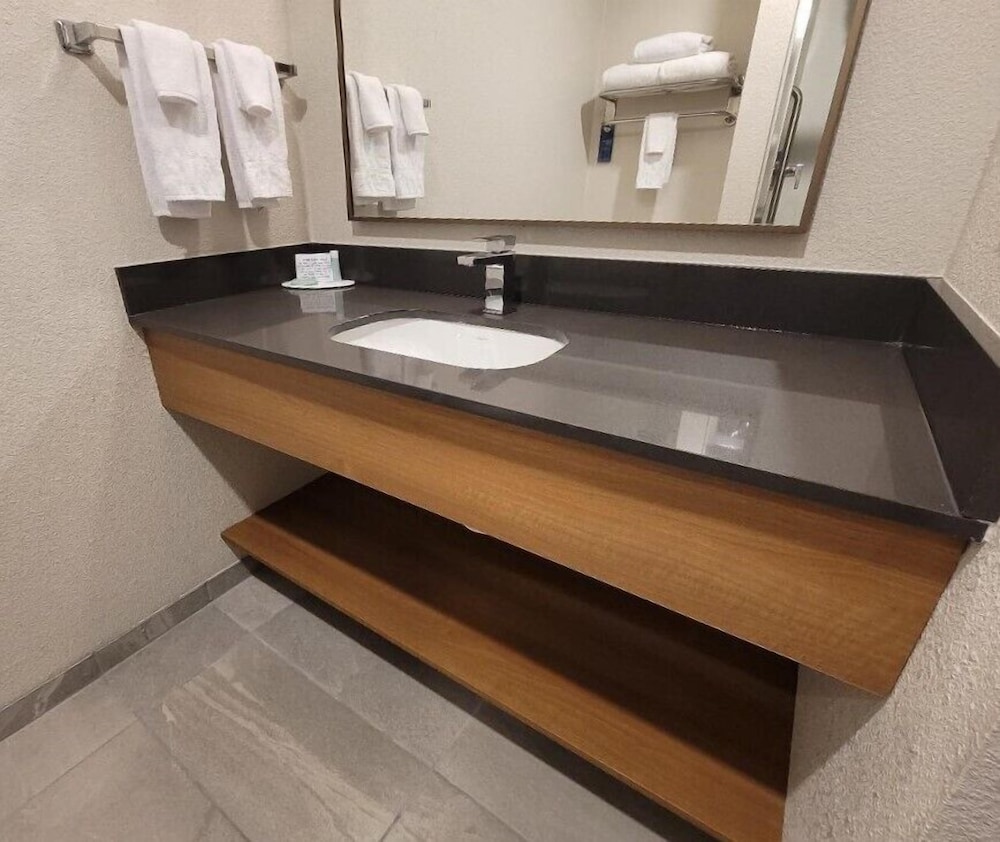 Bathroom sink