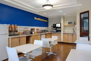 thumbnail: Breakfast area