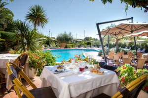 thumbnail: Outdoor dining