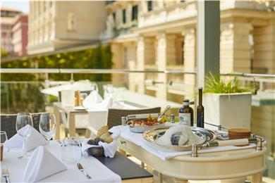 Dining,Dining Area,Restaurant,On-Site