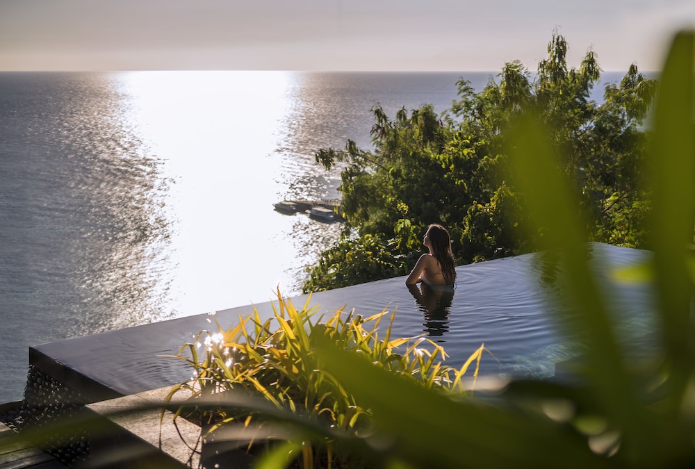 Infinity pool