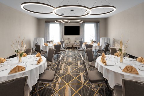 Dahlia Meeting Room Banquet Round Style