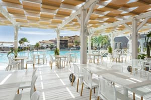 thumbnail: Poolside bar