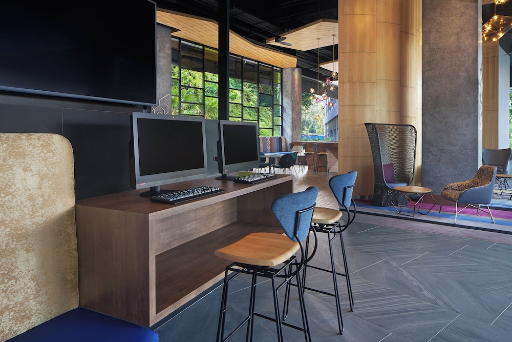 Lobby lounge