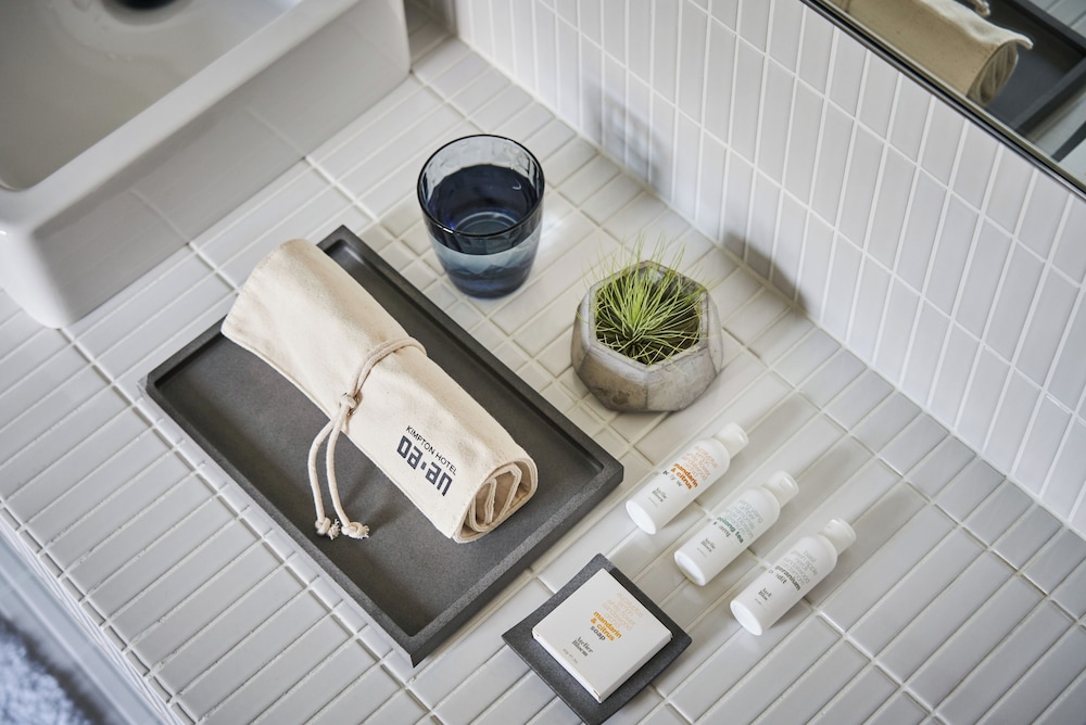 Bathroom amenities