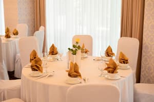 thumbnail: Couples dining