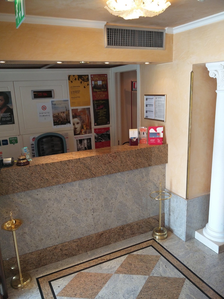 Check-in/check-out kiosk