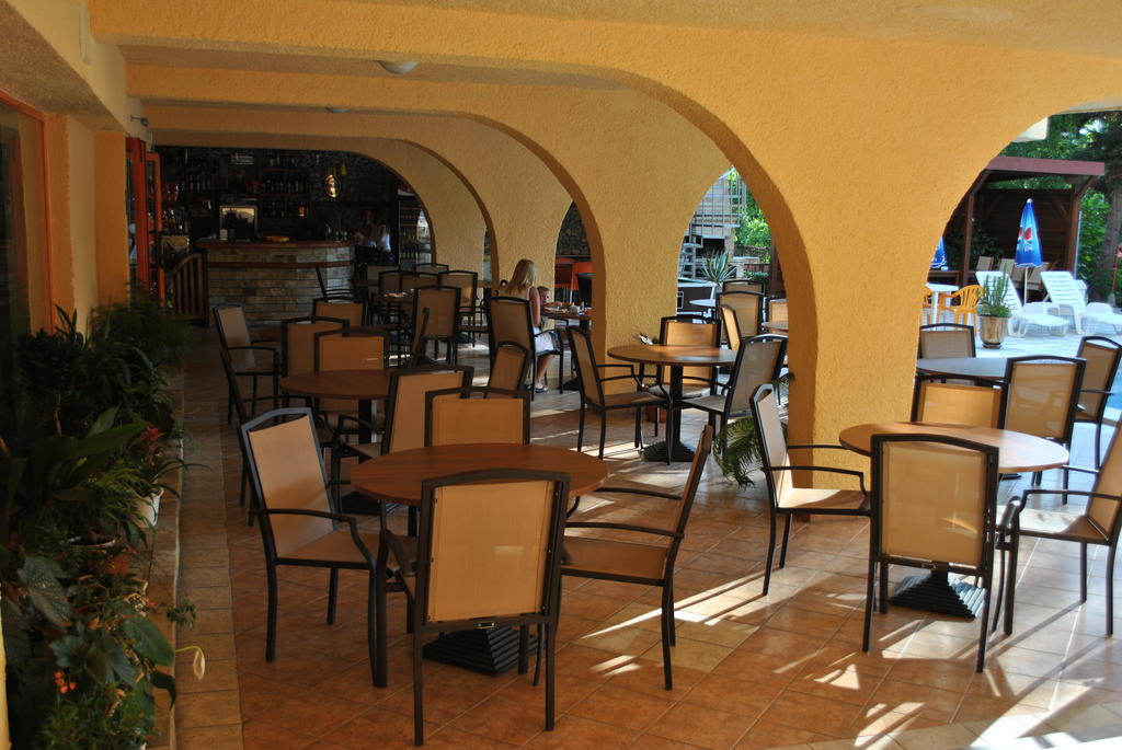 Restaurant-cafeteria
