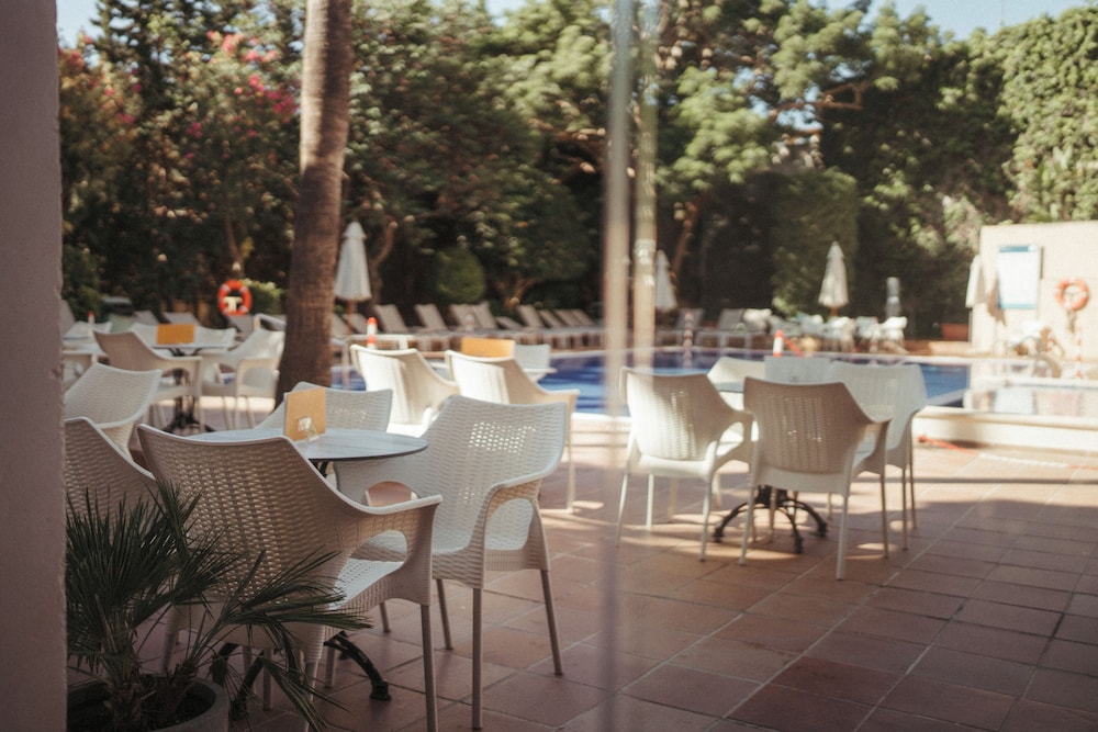 Poolside bar