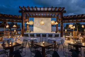 thumbnail: Poolside bar