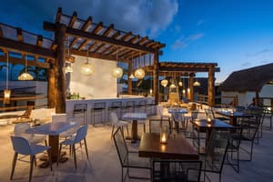thumbnail: Poolside bar