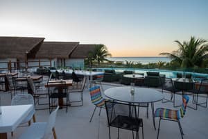thumbnail: Poolside bar