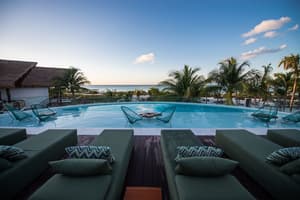 thumbnail: Rooftop pool