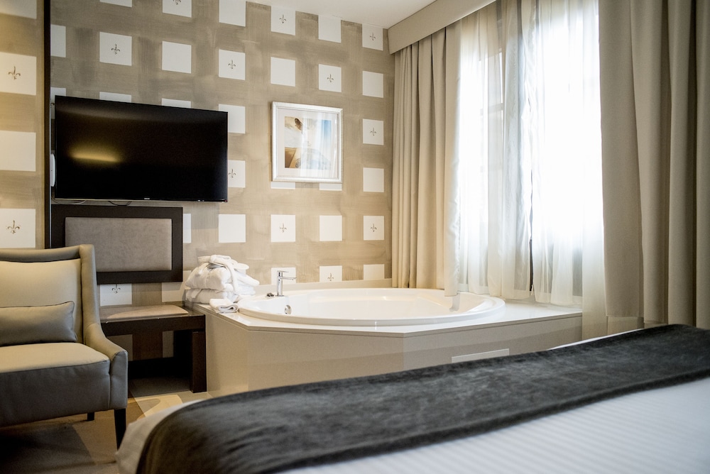 Jetted tub