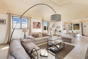 thumbnail: In-room dining