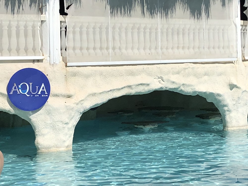 Poolside bar