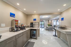 thumbnail: Breakfast area