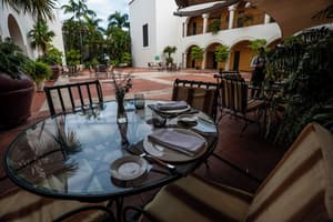 thumbnail: Restaurant
