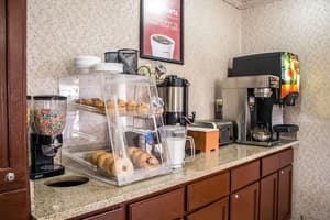 thumbnail: Breakfast area