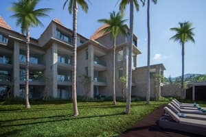 thumbnail: Exterior detail