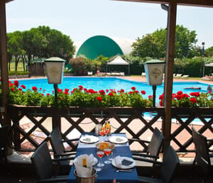 thumbnail: Poolside bar