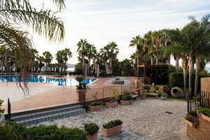 thumbnail: Poolside bar